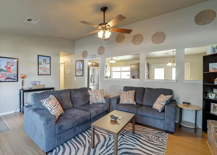 Extended East W/ Fenced Yard Holiday home *