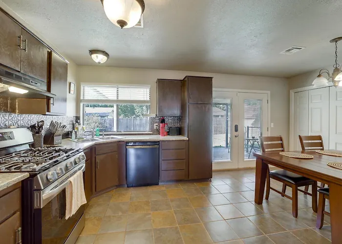 Holiday home Extended East W/ Fenced Yard *
