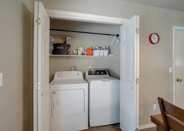 Extended East W/ Fenced Yard Holiday home