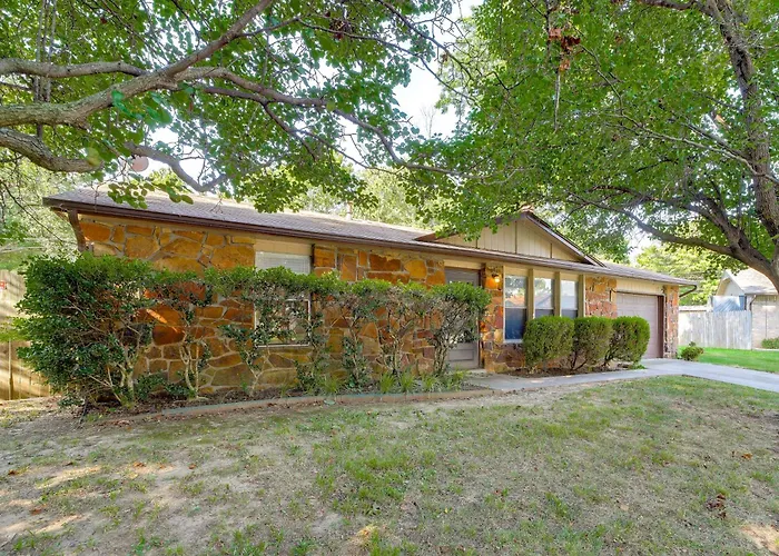 Extended East W/ Fenced Yard Holiday home